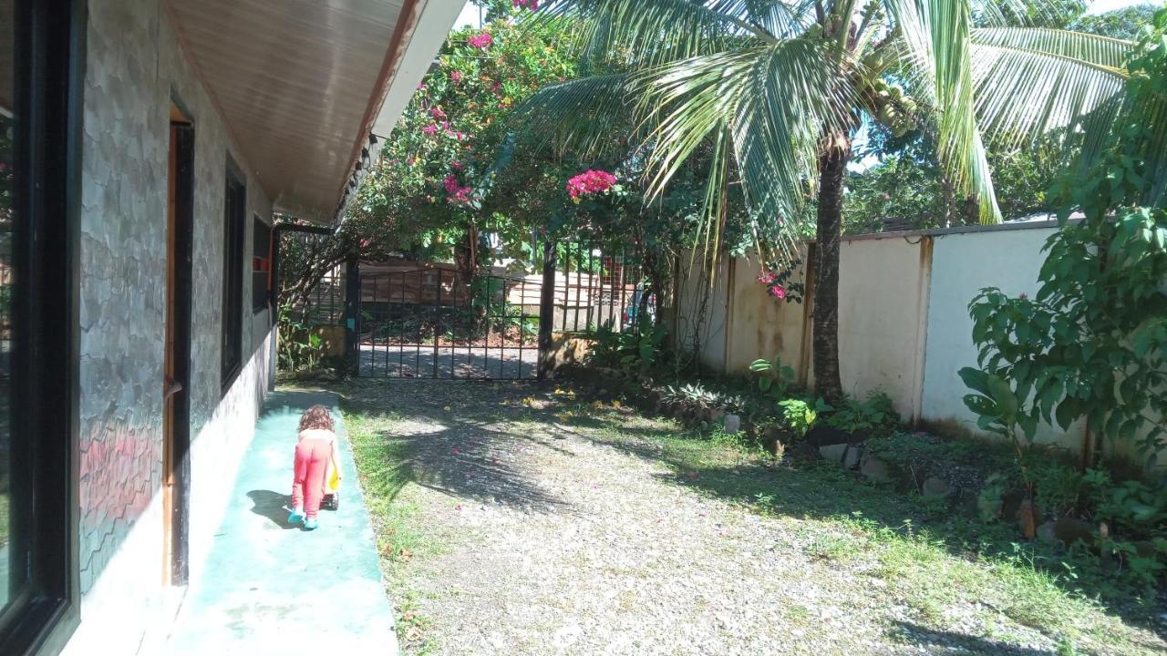 ホテル Osa Surf House Puerto Jiménez エクステリア 写真